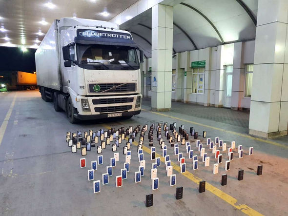 Yarım milyon manatlıq “iPhone”ların ölkəyə keçirilməsinin qarşısı alınıb - FOTO