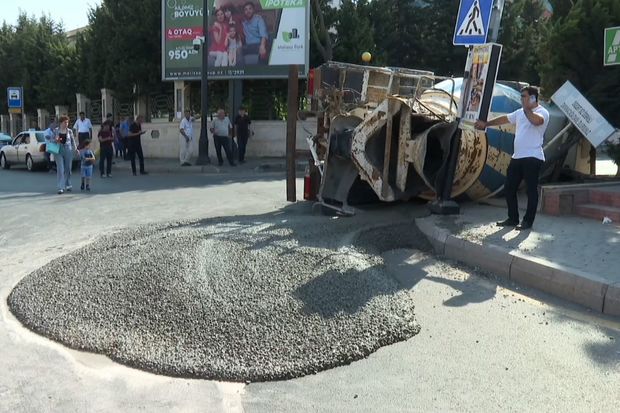 Bakıda betonqarışdıran maşın aşdı