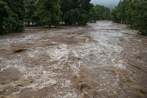 Şəmkirdə sel zamanı iki nəfər xəsarət alıb