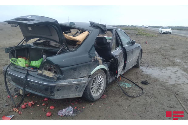 Biləsuvarda avtomobillə mikroavtobus toqquşub: İki nəfər ölüb, 13 nəfər yaralanıb