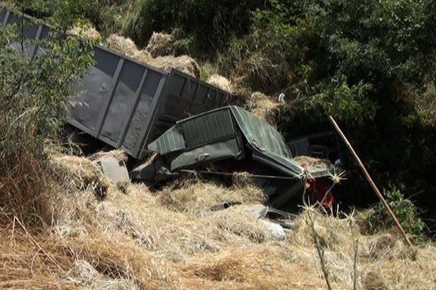 Kəlbəcərdə yük avtomobili dərəyə aşıb: Ölən var