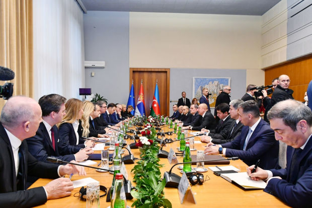 İlham Əliyevin Serbiya Prezidenti Aleksandar Vuçiç ilə geniş tərkibdə görüşü olub