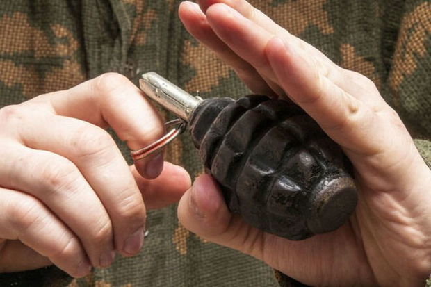 Qubada qadının evinə qumbara atıldı