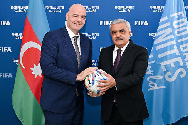 Rövnəq Abdullayev FIFA-nın prezidenti ilə görüşüb