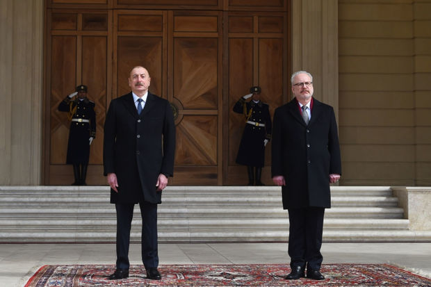 Latviya prezidentinin rəsmi qarşılanma mərasimi olub