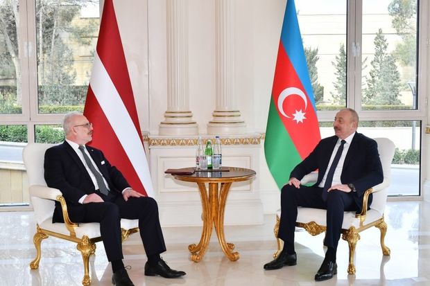 Azərbaycan və Latviya prezidentlərinin məhdud tərkibdə görüşü olub