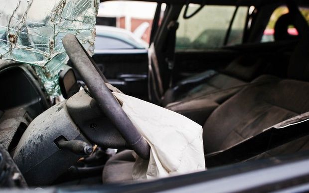 Hacıqabulda avtomobil yük maşınına çırpıldı: Ölən və yaralananlar var