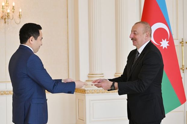 İlham Əliyev Qazaxıstanın ölkəmizdə yeni təyin olunan səfirinin etimadnaməsini qəbul edib