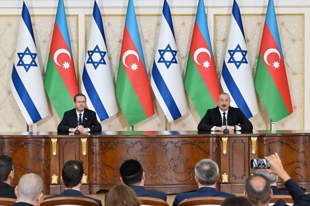 İlham Əliyev və İsxak Hersoq mətbuata bəyanatlarla çıxış ediblər