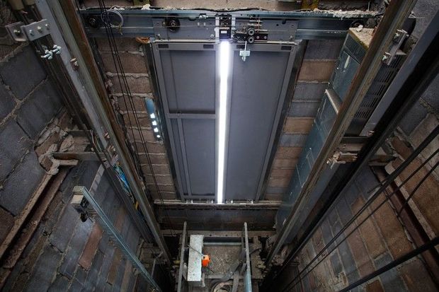 Bakıda çoxmərtəbəli yaşayış binasının lifti qırılıb: Xəsarət alanlar var