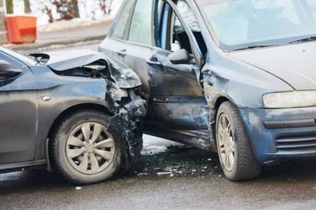 Suraxanıda iki avtomobil toqquşub, xəsarət alan var