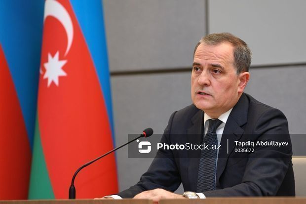 Ceyhun Bayramov Macarıstana rəsmi səfərə yola düşüb