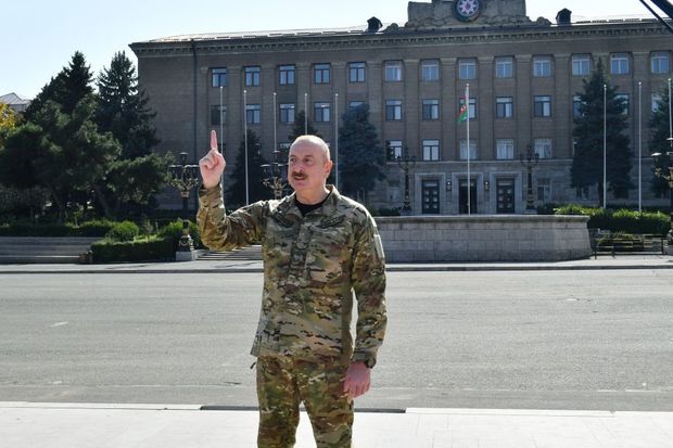 İlham Əliyev: “Biz bu gün Xankəndinin mərkəzindəyik, Azərbaycan Bayrağı altında, bu, tarixi hadisədir” - VİDEO