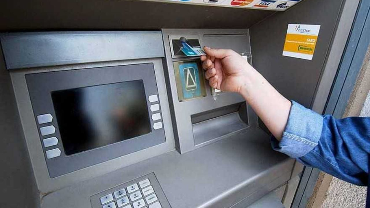 Azərbaycanda bir bankın bütün bankomatları fəaliyyətini dondurub