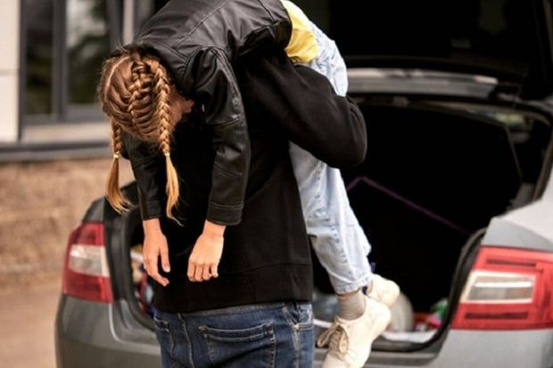 Sumqayıtda 17 yaşlı qız qaçırılıb