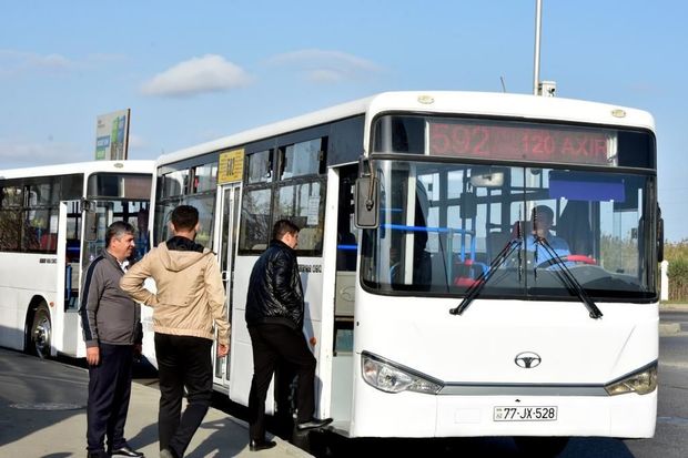 Abşeronda iki marşrut üzrə avtobuslarda gediş haqqı “BakıKart”a keçib