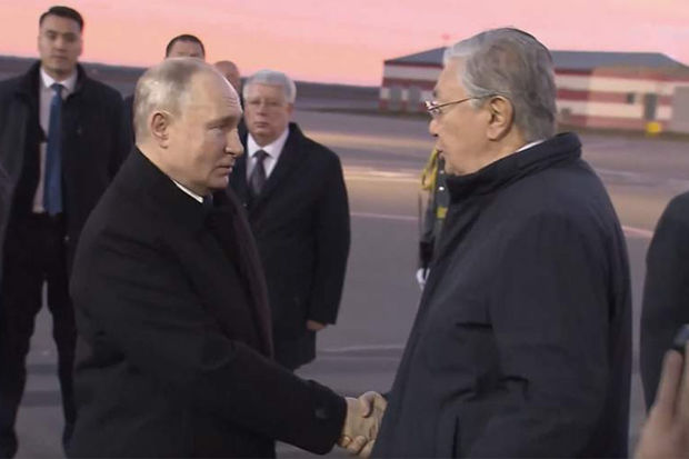 Putin Qazaxıstanda səfərdədir