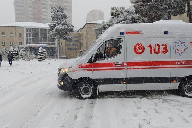 TƏBİB: “Qarlı havada 60 nəfər xəsarət alıb”