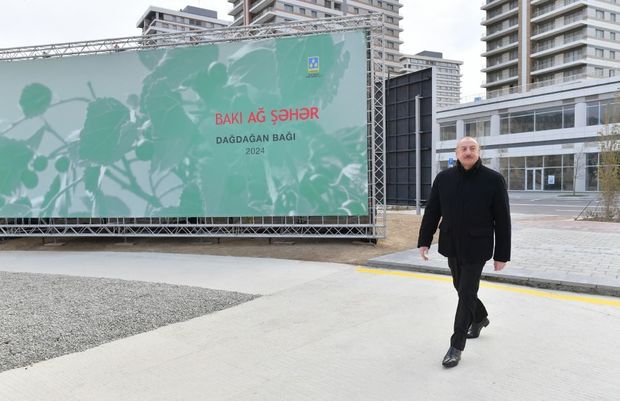 İlham Əliyev Ağ Şəhərin Mərkəzi Park Kvartalında həyata keçirilən işlərlə tanış olub