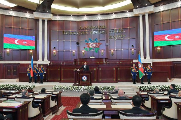 Prezident İlham Əliyev Milli Məclisdə and içib