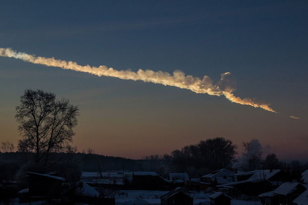 İnsan nəzarətindən çıxan iki tonluq peyk Yerə düşüb