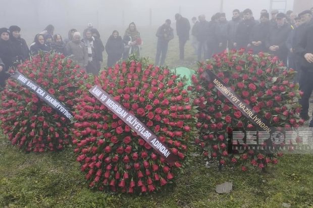 İlham Əliyev və Mehriban Əliyeva Xalq yazıçısının dəfn mərasiminə əklil göndəriblər