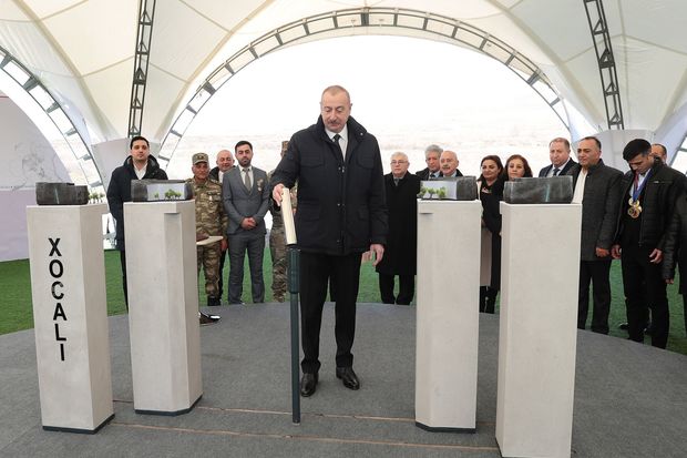 Prezident İlham Əliyev Xocalıda soyqırımı memorialının təməlini qoyub