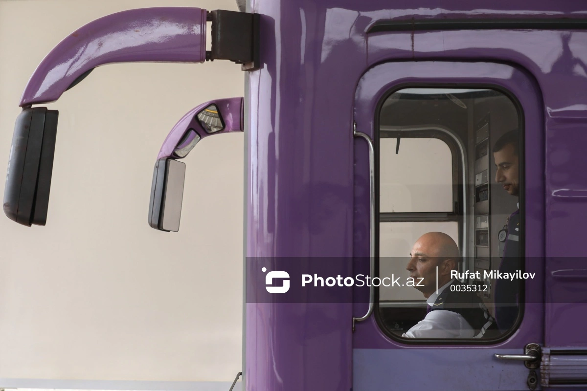 Sərnişinlərin NƏZƏRİNƏ: Bakı metrosunda qatarlar 