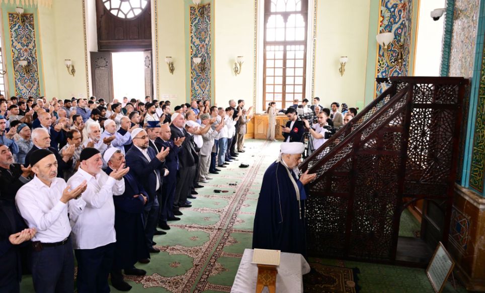 Bakıdakı məscidlərdə Qurban bayramının namazı qılınıb