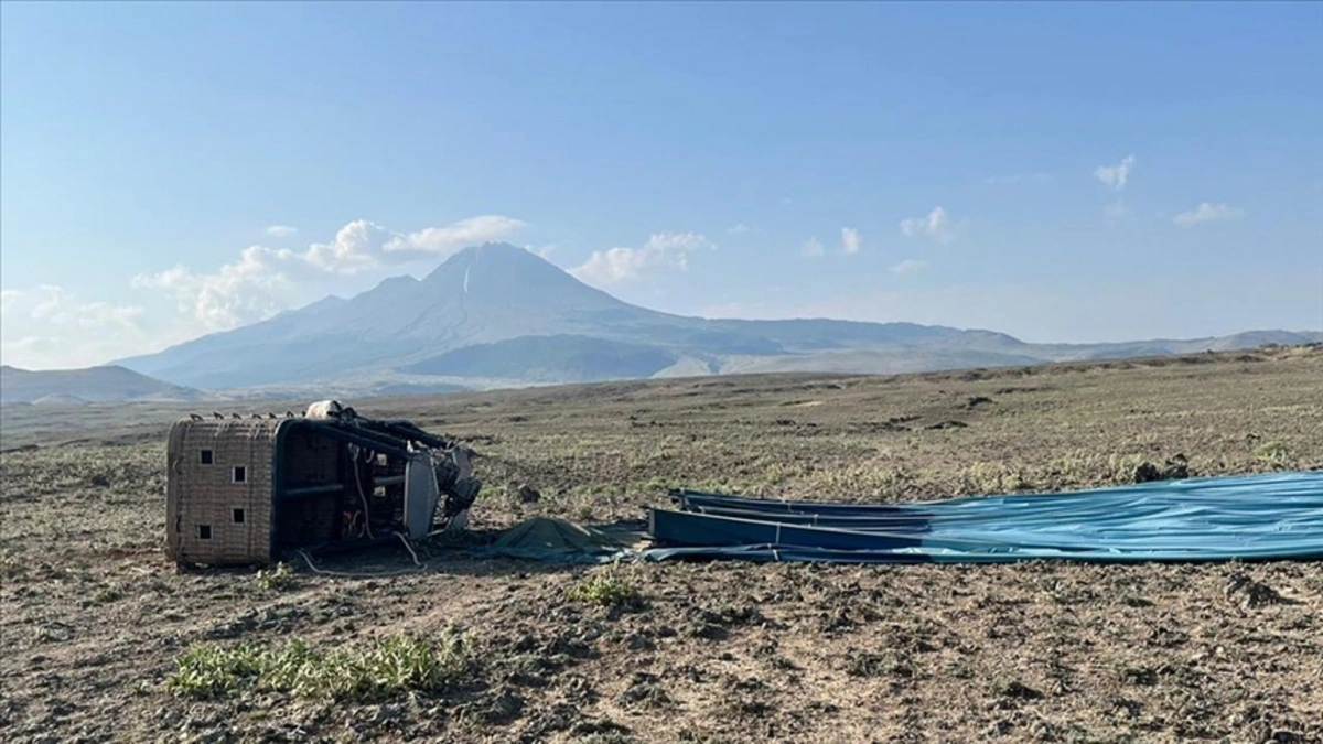 Türkiyədə iki hava şarı yerə çırpılıb: Bir pilot ölüb, 31 turist yaralanıb