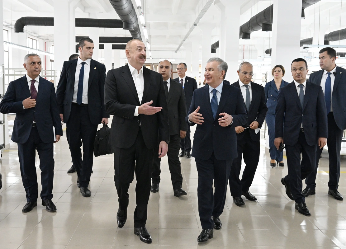 Azərbaycan və Özbəkistan prezidentləri Xankəndidəki tikiş fabrikinin fəaliyyəti ilə tanış olublar