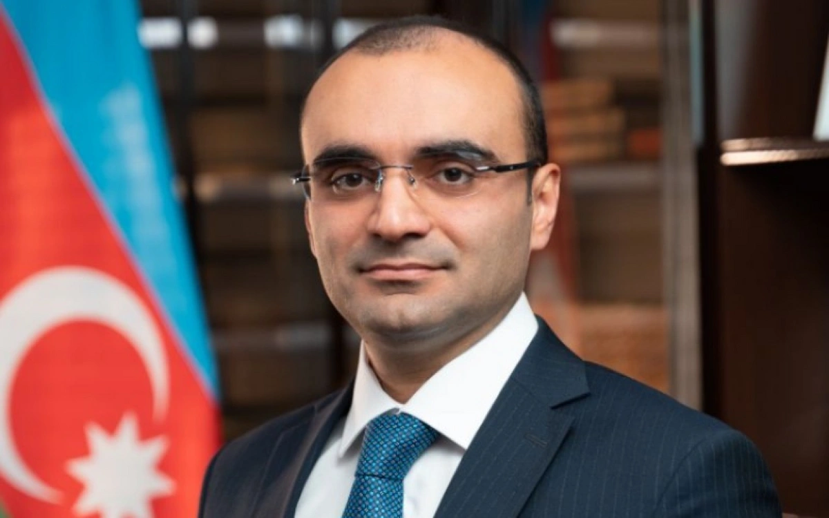 İcra başçısı köməkçisini də Bakıya gətirdi
