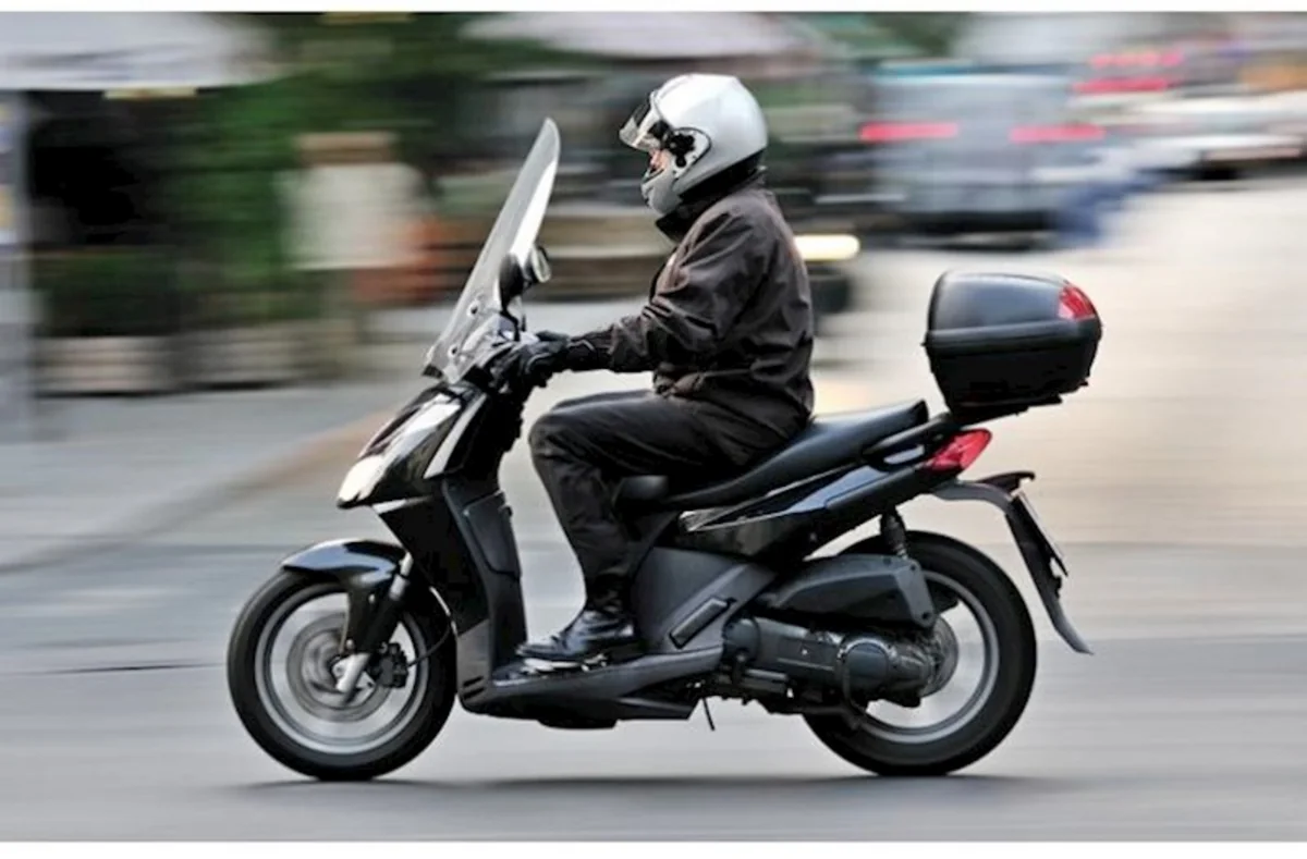 Moped idarə edənlərin NƏZƏRİNƏ: Sürücülük vəsiqəsi tələb olunacaq