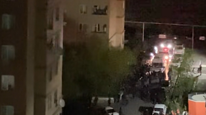 Bakıda balta ilə polisə müqavimət göstərən şəxsə silah tətbiq edildi - SAXLANILANLAR VAR