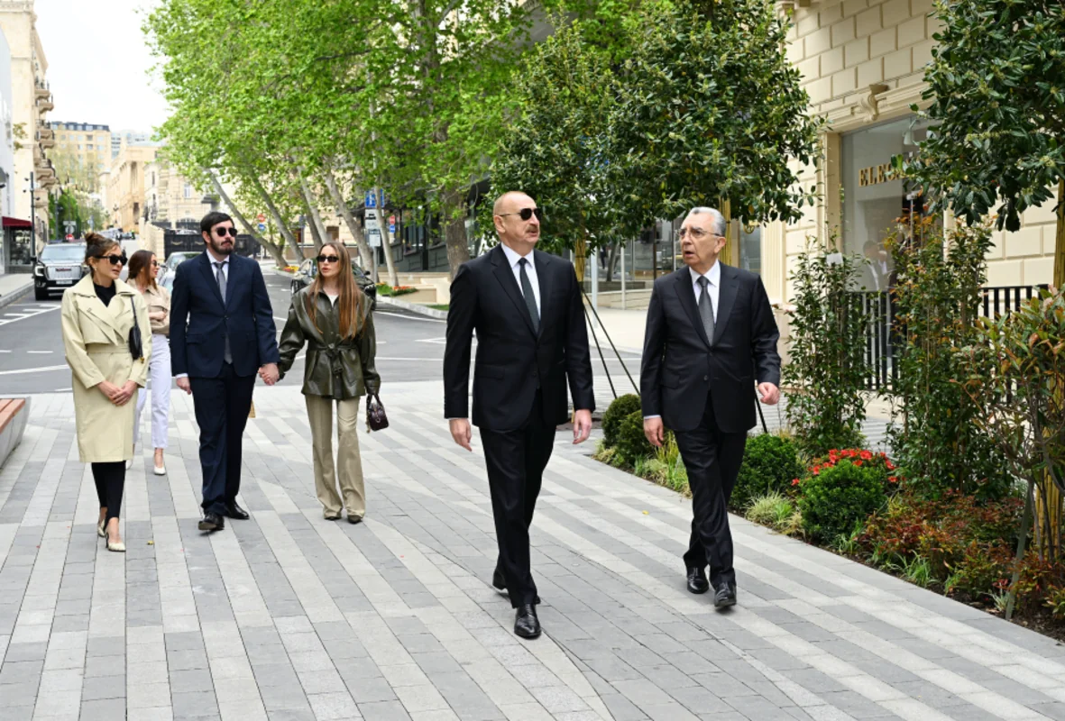 İlham Əliyev Bakının İslam Səfərli küçəsinin yenidənqurmadan sonra açılışında iştirak edib