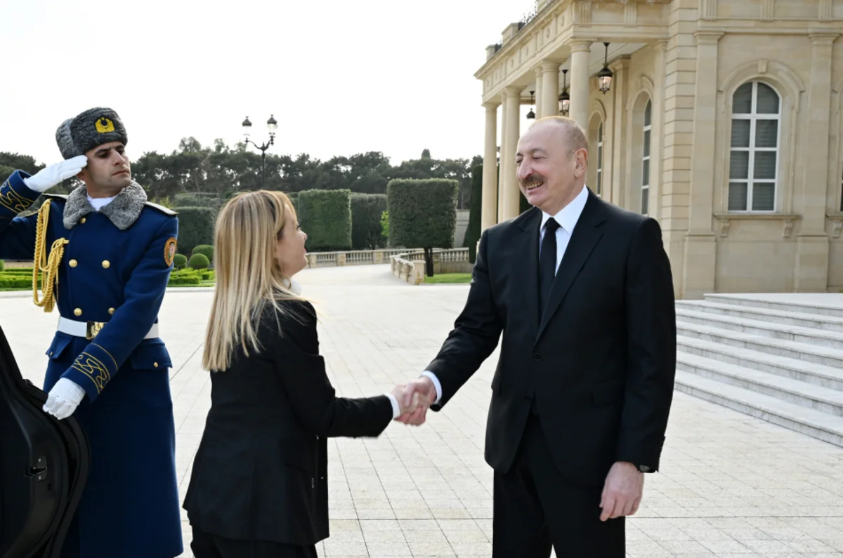 İlham Əliyev Corcia Melonini qarşıladı