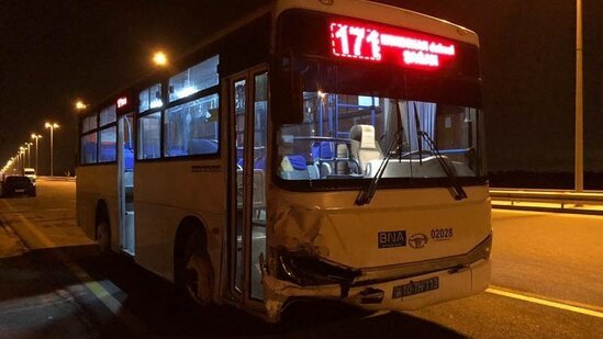 Bakıda sərnişin avtobusu yük maşını ilə toqquşdu - YARALILAR VAR  VİDEO FOTO