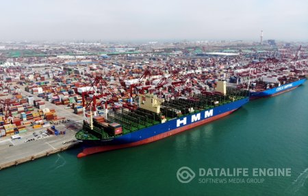 Dünyanın ən böyük konteyner gəmisi ilk səfərinə başlayıb