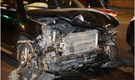 Gəncədə iki avtomobil toqquşdu, sürücü öldü