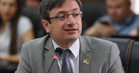 Ermənistan parlamentinin deputatı: Orduda xaos hökm sürür