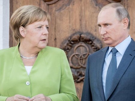 Putin və Merkel Donbasdakı vəziyyətdən narahatdır