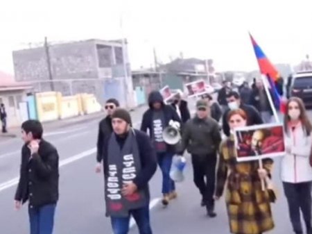  Yerevanda növbəti etiraz aksiyası - Nazirliyə gedən yolları bağladılar
