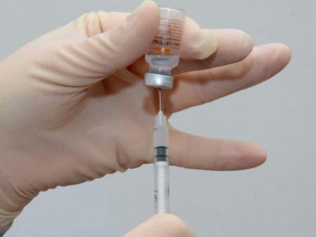 Bu gün 60-a yaxın jurnalistə vaksin vurulub